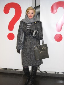 Streetstyle, U-Bahnstation Karsplatz, Wien, 12.1.2012: Irina