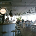 Einblick in den Gastraum des Caférestaurants Bakery im Hotel Daniel, Wien