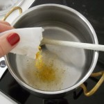Gewürzmischung zum Kochen bringen - hmm, riecht gut!