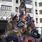 Der Alszauberbrunnen wurde von Gudrun Lenk-Wane und Anna Holly eingehäkelt.