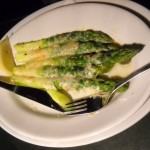 herrlicher grüner Spargel als Hauptgang