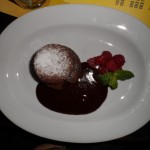 Der Fondant au Chocolat gibt sein Innerstes frei.