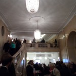 reger Andrang im Foyer