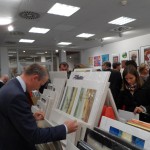 glückliches Gustieren im Kunstsupermarkt