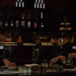 die Vitrine in der Cafebar im Ergeschoss wird neu bestückt