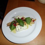 Ziegenfrischkäse-Basilikum-Terrine mit marinierten Pilzen, Euro 8,00