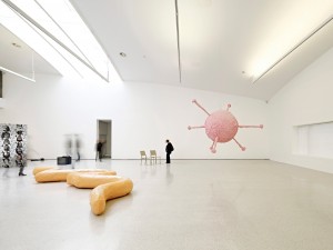 Ausstellungsansicht Franz West im mumok, Foto © mumok