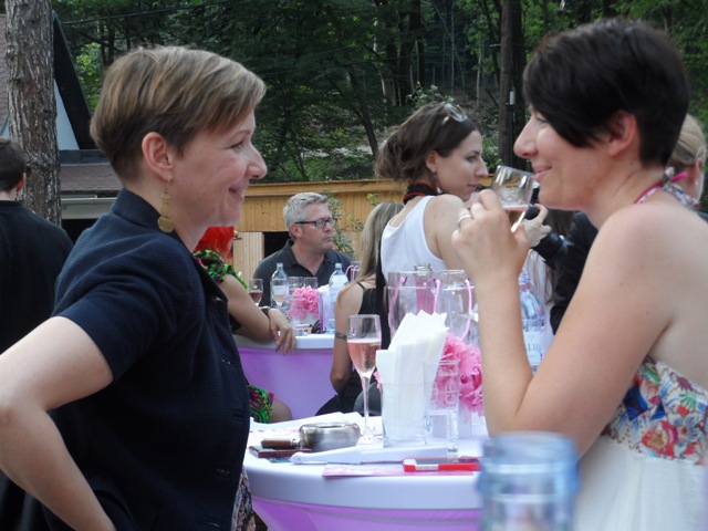 rechts Dani Terbu von den Frühstückerinnen
