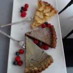 dreierlei hausgemachte Tartes: Mohn, Schokolade, Apfel - alle sehr gut!