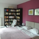 Schlafzimmer mit Bibliothek