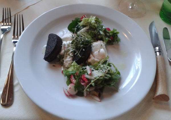 Blunzn, Burrata, Salat um Euro 10,90