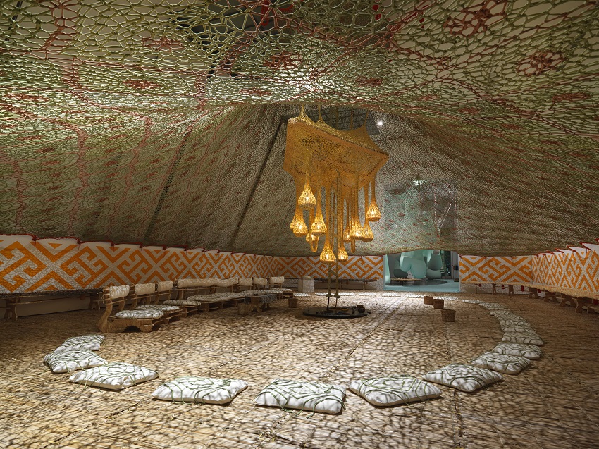  Ernesto Neto NixiForestKupiXawa, 2015 Cotton, straw, paint, and wood 650 x 1550 x 1010 cm Installation view: Ernesto Neto and the Huni Kuin: Aru Kuxpia | Sacret Secret, TBA21-Augarten Photo: Jens Ziehe, Vienna 2015 Courtesy Ernesto Neto 