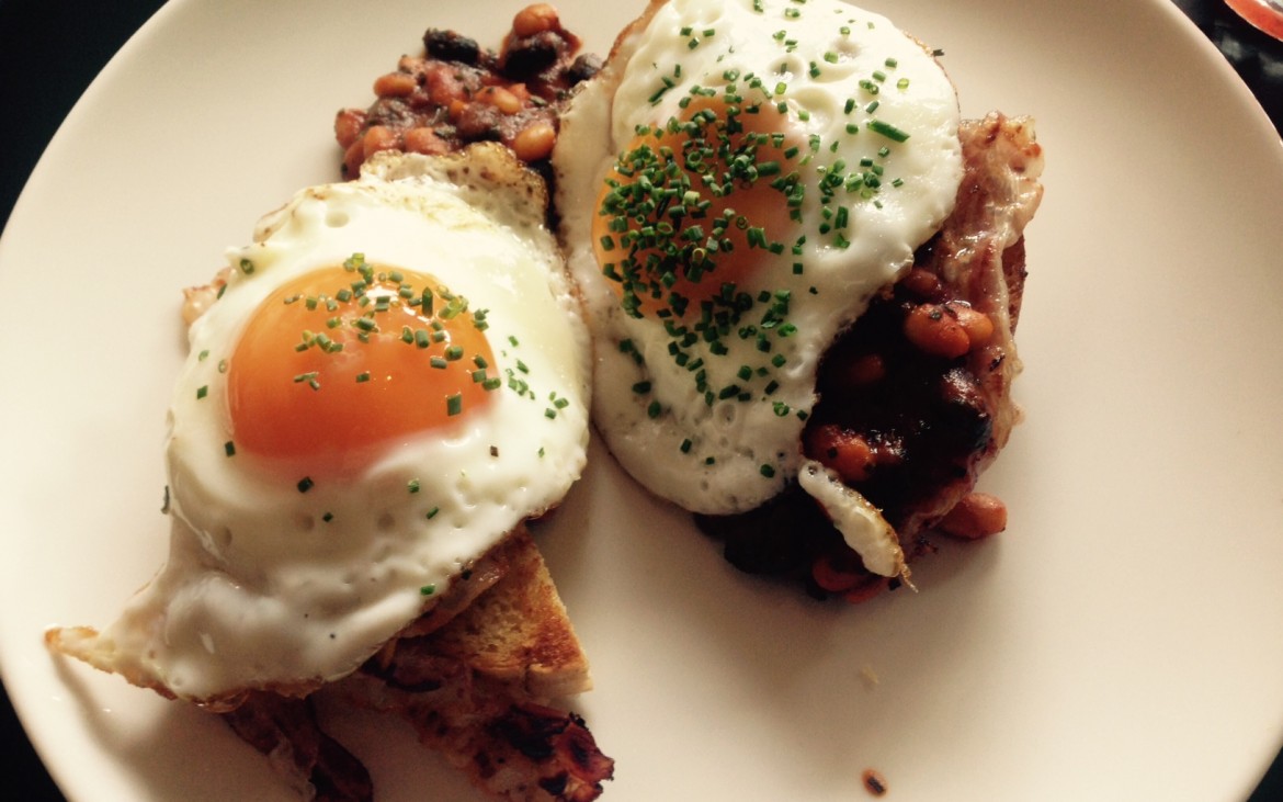 Die Liebe: Ham and Eggs mit Baked Beans; Foto (c) Andrea Pickl - kekinwien.at