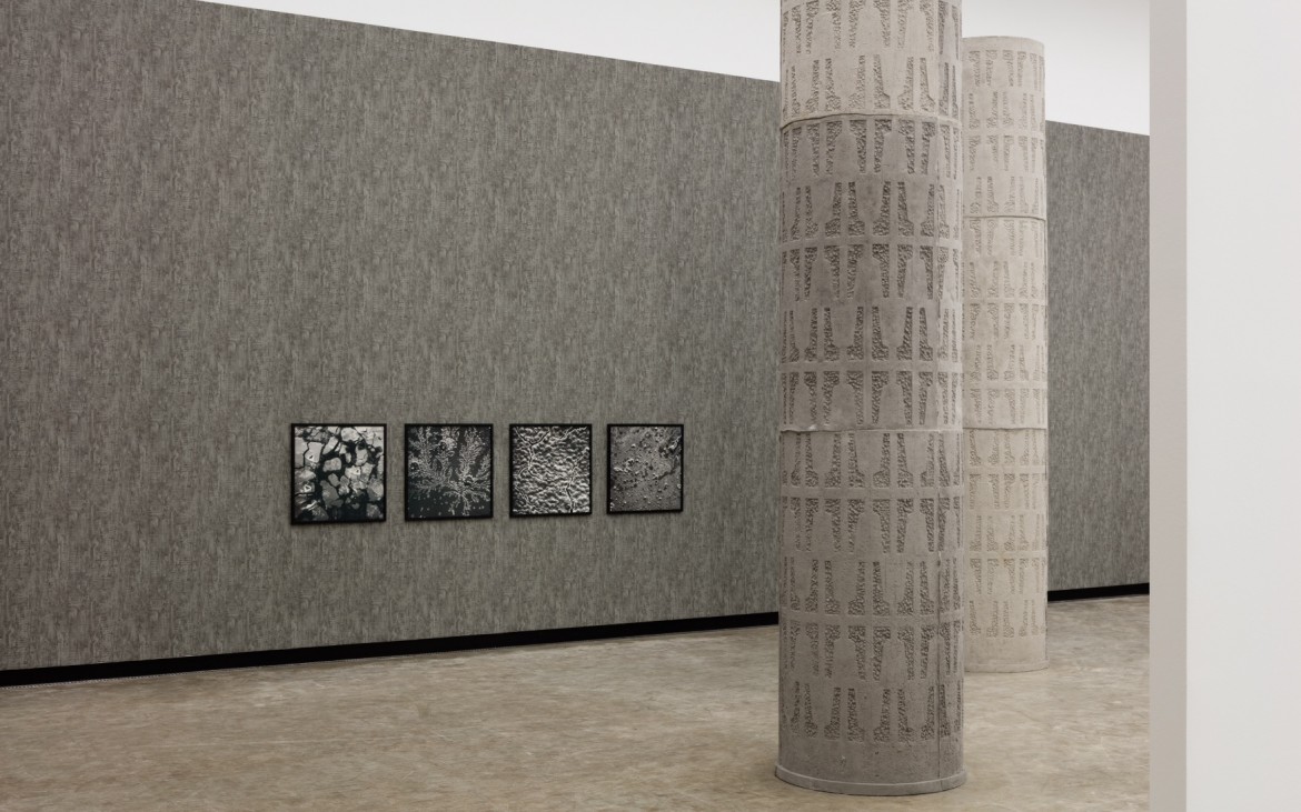 Ausstellungsansicht: Beton, Kunsthalle Wien 2016, Foto: Stephan Wyckoff: Jumana Manna, Government Quarter Study, 2014, KOR Public Art Norway; Mark Boyle, Secretions: Blood, Sweat, Piss and Tears, 1978, Henie Onstad Collection, Hovikodden, Norwegen Ausstellungsansicht: Beton, Kunsthalle Wien 2016, Foto: Stephan Wyckoff: Jumana Manna, Government Quarter Study, 2014, KOR Public Art Norway; Mark Boyle, Secretions: Blood, Sweat, Piss and Tears, 1978, Henie Onstad Collection, Hovikodden, Norwegen