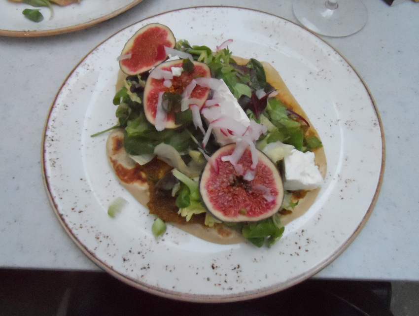 Roti mit Ziegenkäse, Salat, Feige - kekinwien.at Roti mit Ziegenkäse, Salat, Feige - kekinwien.at