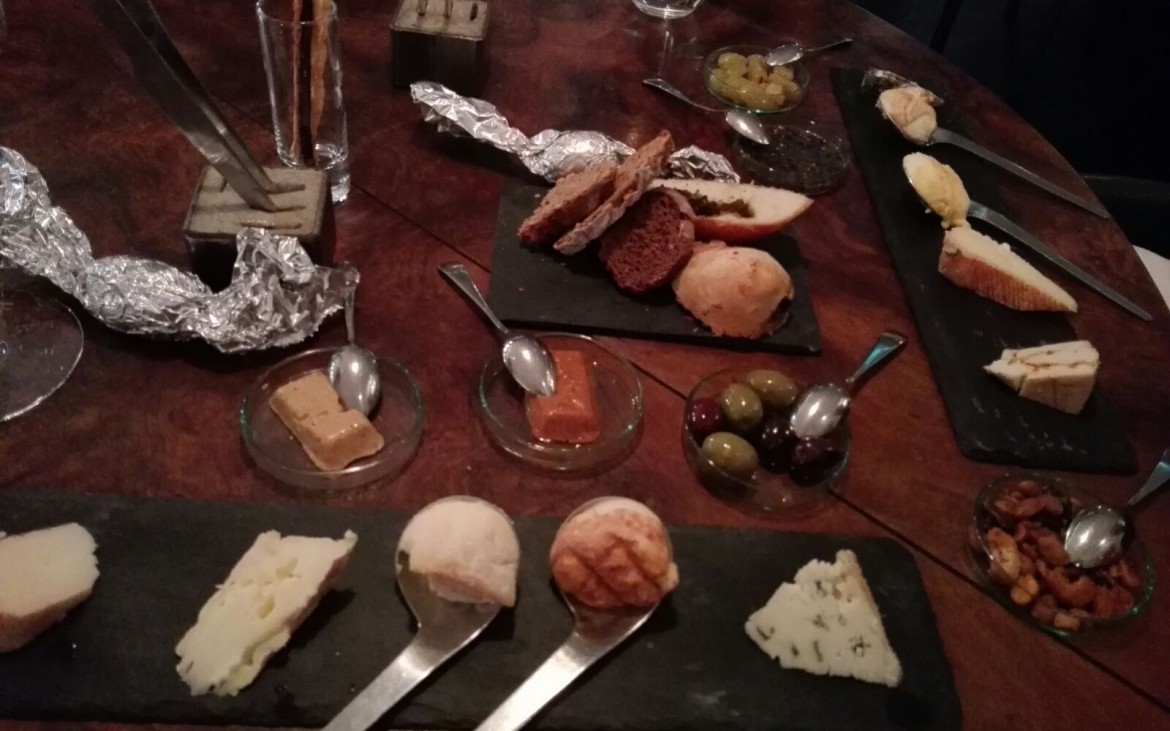 Käse vom Wagen und noch ein paar Kleinigkeiten, Mraz und Sohn - kekinwien.at