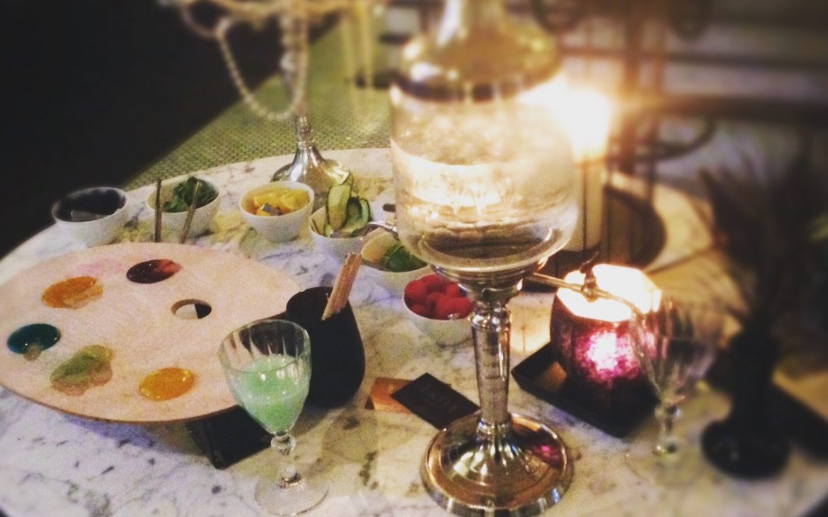 Für die "Grüne Stunde": Absinth mit Aromen von der Palette, Émile, Hilton Plaza Wien - kekinwien.at