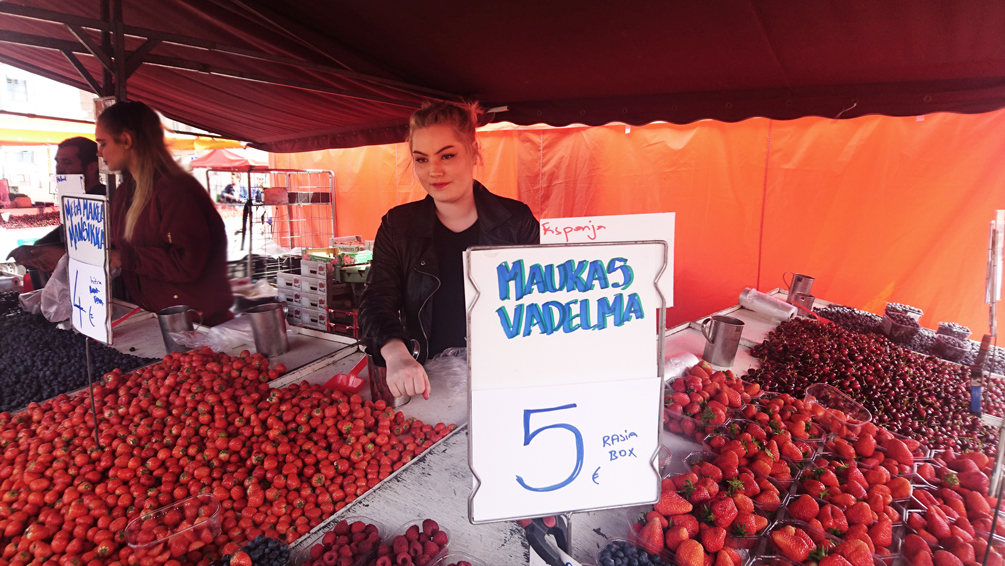 auf dem Markt in Helsinki, Erdbeeren - kekinwien.at