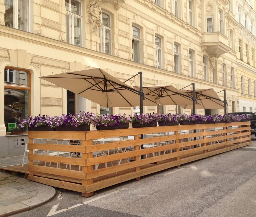 Der Schanigarten des Café Telegraph - kekinwien.at