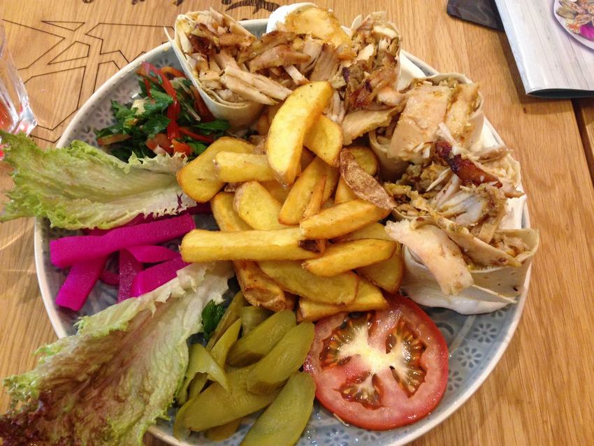 Pita Shawarma Tanoura, Foto (c) Andrea Pickl- kekinwien.at Pita Shawarma Tanoura, Foto (c) Andrea Pickl- kekinwien.at