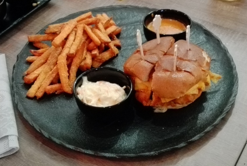 Butter Chicken Burger, Bild (c) Claudia Busser - kekinwien.at Butter Chicken Burger, Bild (c) Claudia Busser - kekinwien.at