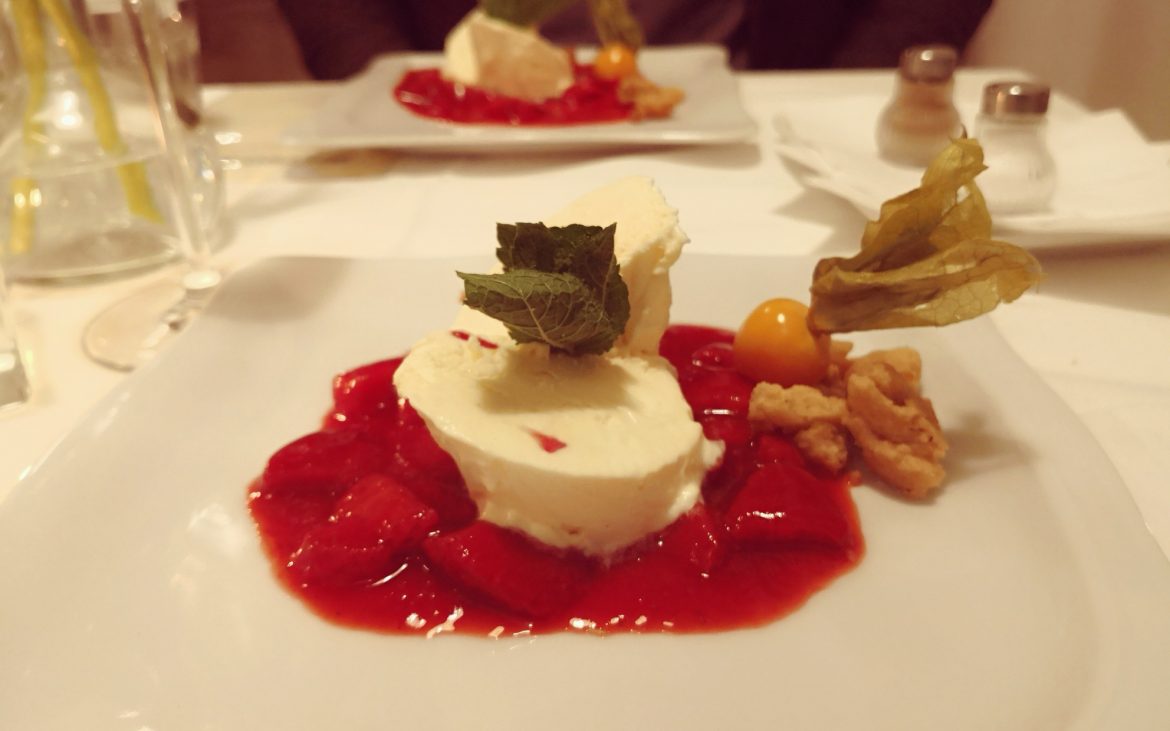 Schokoladeparfait mit Erdbeeren, Photo Andrea Pickl - kekinwien.at