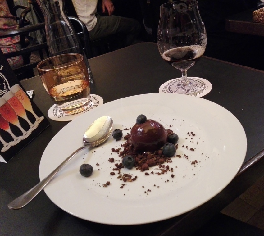 ein Dessert im Stadtboden, Bild (c) Claudia Busser - kekinwien.at