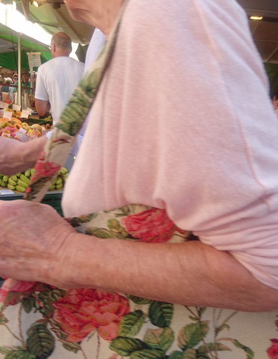 kek unterwegs auf dem Markt, Bild (c) Mischa Reska - kekinwien.at