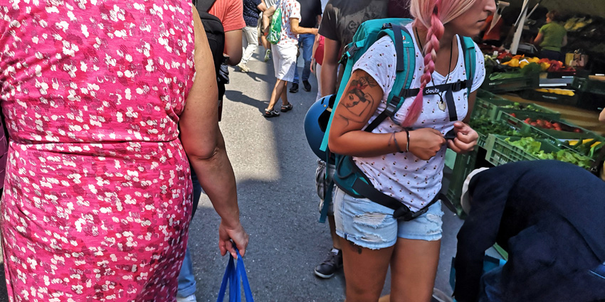 bunte Vielfalt beim Einkaufen auf dem Markt, Bild (c) Mischa Reska - kekinwien.at