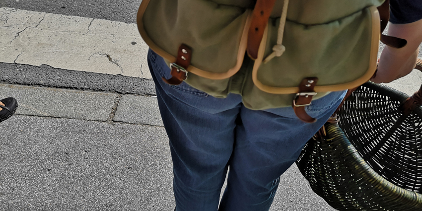 Was mitnehmen zum Einkaufen auf dem Markt? Zum Beispiel einen Rucksack. Bild (c) Mischa Reska - kekinwien.at Was mitnehmen zum Einkaufen auf dem Markt? Zum Beispiel einen Rucksack. Bild (c) Mischa Reska - kekinwien.at