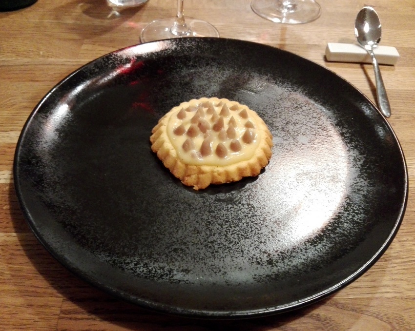 Crostatina cachi, castagne e caffè, ein hübsches herbstliches Dessert, das aber bei mir hatte mir fast keine Chance, obwohl sehr gut, weil ich immer noch so hingerissen war vom Lamm, Bild (c) Claudia Busser - kekinwien.at