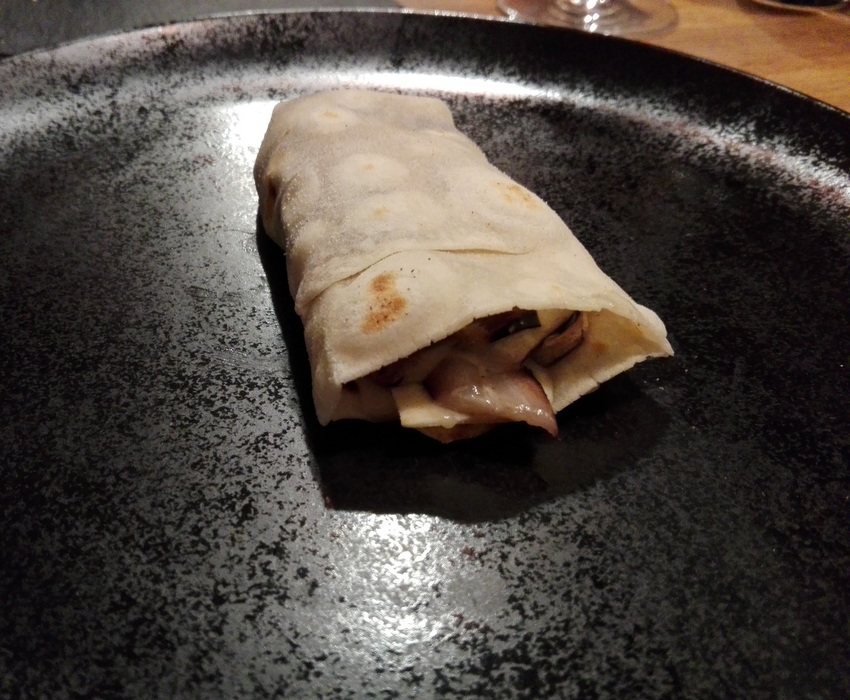 Piadina romagnola, radicchio, gorgonzola e pinoli: ein Überraschungspaket! Bild (c) kekinwien.at Piadina romagnola, radicchio, gorgonzola e pinoli: ein Überraschungspaket! Bild (c) kekinwien.at