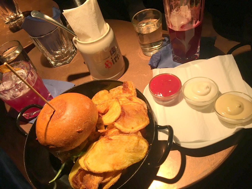 Weinschenke Burger im Mozart's bzw im The Chapel, Bild (c) kekinwien.at Weinschenke Burger im Mozart's bzw im The Chapel, Bild (c) kekinwien.at