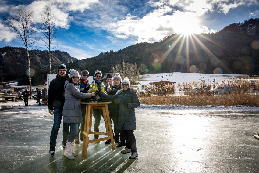 Zufriedene Gäste bei den Cocktailtagen Weissensee, Bild (c) Ulrike Zauner Zufriedene Gäste bei den Cocktailtagen Weissensee, Bild (c) Ulrike Zauner